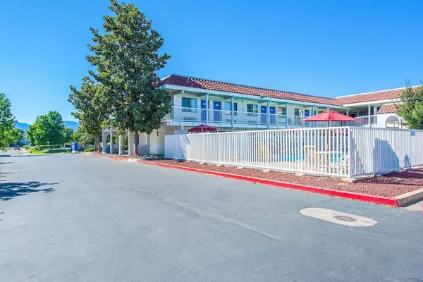 Photo 1 - Motel 6 Redding, CA - South