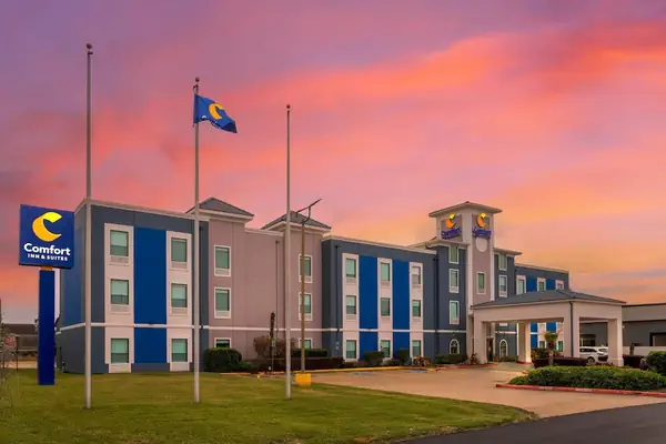 Photo 1 - Comfort Inn & Suites Houston FM1960 - Champions