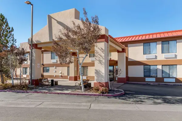 Photo 1 - Econo Lodge Pueblo North