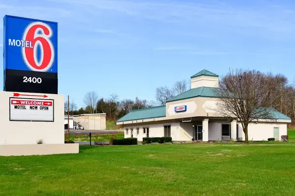 Photo 1 - Motel 6 Pulaski, TN