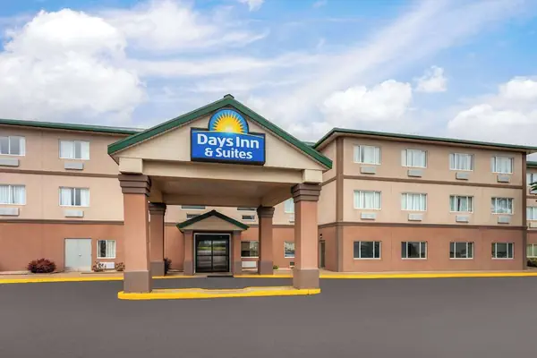 Photo 1 - Days Inn & Suites by Wyndham Morris/I-80