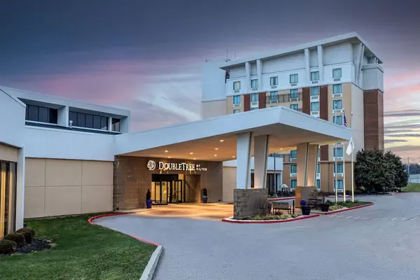 Photo 1 - DoubleTree by Hilton Cincinnati Airport