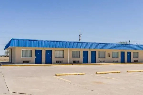 Photo 1 - Regency Inn