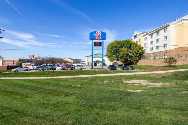 Photo 1 - Motel 6 Cedar Rapids, IA - Airport