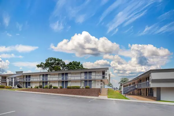 Photo 1 - Clarion Pointe Morrow - Atlanta South