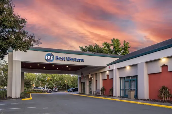 Photo 1 - Best Western Heritage Inn