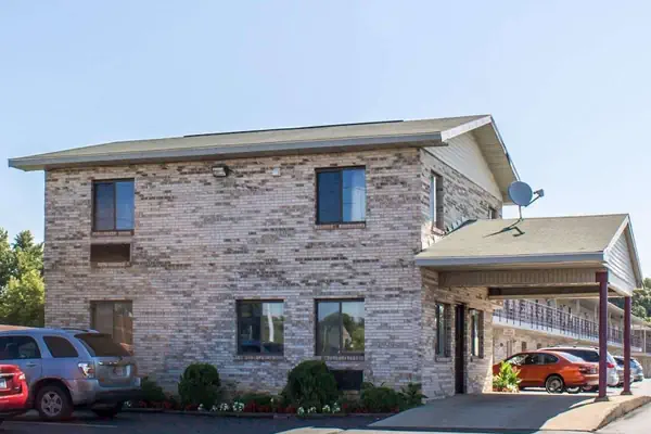 Photo 1 - Econo Lodge Elkhart North