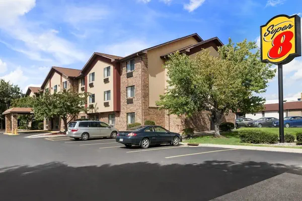 Photo 1 - Super 8 by Wyndham Peoria East