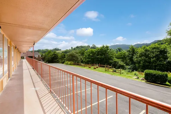 Photo 1 - Econo Lodge Marion I-81