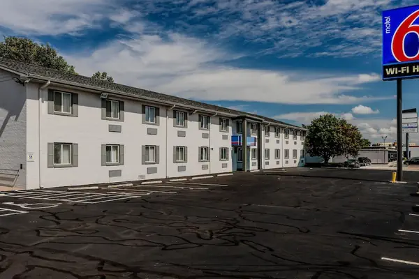 Photo 1 - Motel 6 Wichita, KS