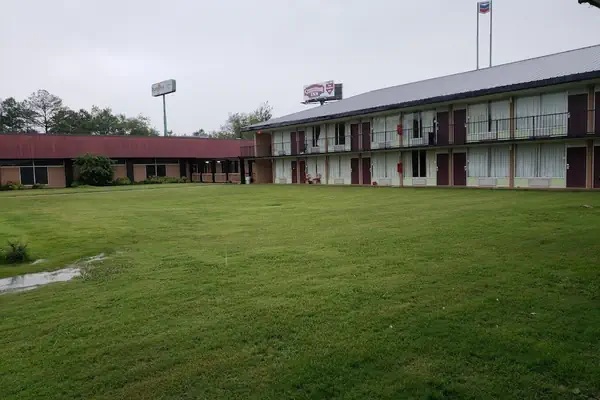 Photo 1 - OYO Hotel Catersville GA