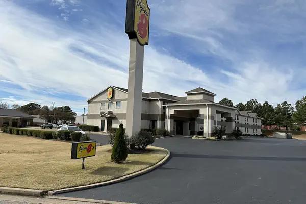 Photo 1 - Super 8 by Wyndham Hernando