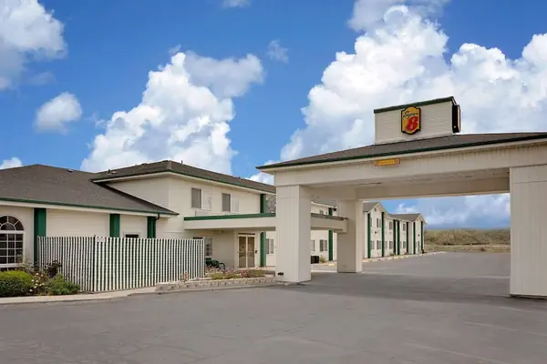 Photo 1 - Super 8 by Wyndham Battle Mountain