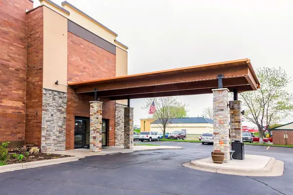 Photo 1 - Quality Inn & Suites Arden Hills - Saint Paul North