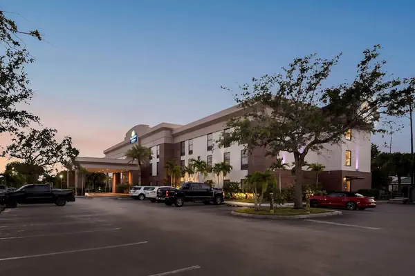 Photo 1 - Days Inn & Suites by Wyndham Fort Myers Near JetBlue Park