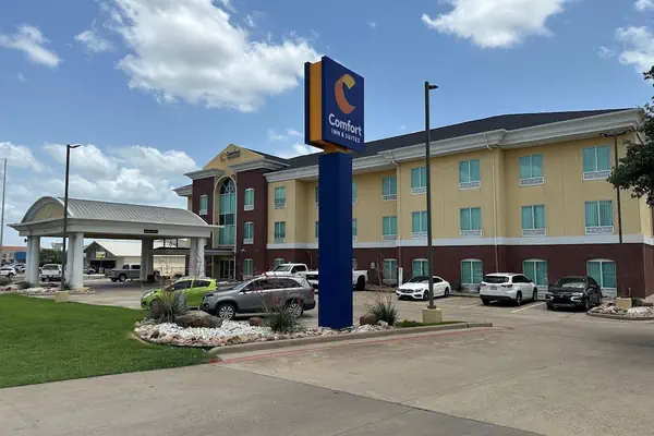 Photo 1 - Comfort Inn & Suites Waco Woodway
