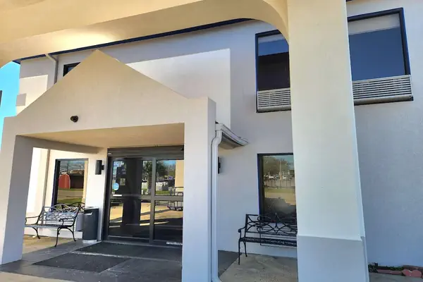 Photo 1 - Days Inn & Suites by Wyndham New Iberia