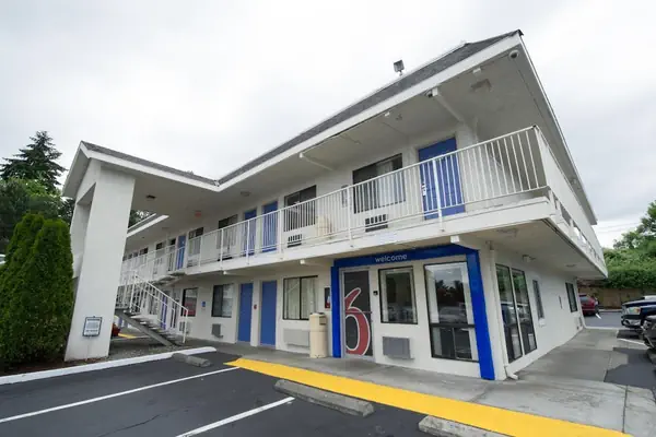 Photo 1 - Motel 6 Seattle, WA - Airport