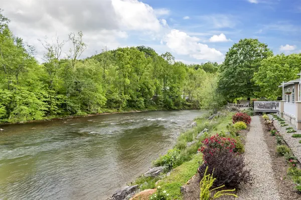 Photo 1 - Best Western Plus River Escape Inn & Suites