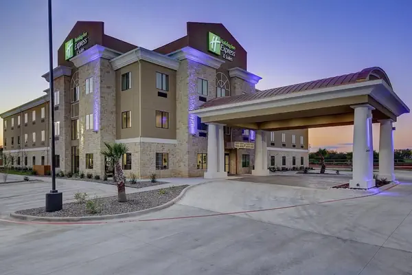 Photo 1 - Holiday Inn Express & Suites Carrizo Springs by IHG