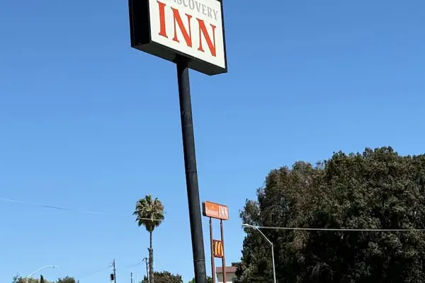 Photo 1 - Discovery Inn Near Six Flags Vallejo Napa Valley CA