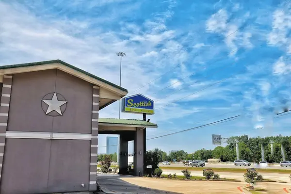 Photo 1 - Scottish Inns & Suites Shenandoah Woodlands Mall