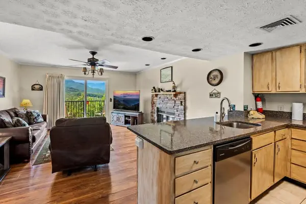 Photo 1 - Sleeps 4 Mountains Views Indoor Pool Sauna