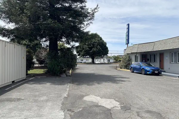 Photo 1 - 6 Rivers Motel