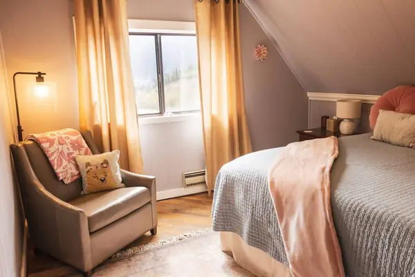 Photo 1 - Kendal Room Cozy Mountain Lodge Retreat