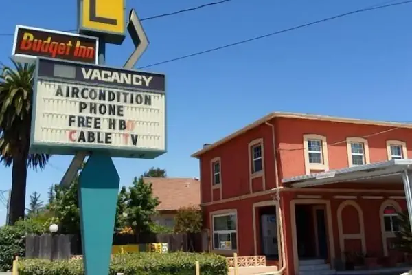 Photo 1 - Budget inn