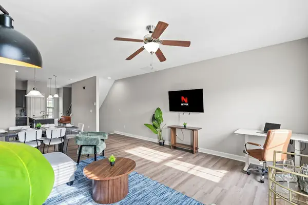 Photo 1 - Upscale King 3BR Townhouse in Pineville