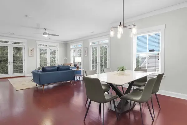 Photo 1 - Sleeps 28 4 Suites in Walkable Historic District The Juliette by Avantstay