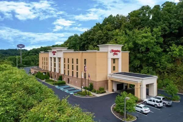 Photo 1 - Hampton Inn Cambridge