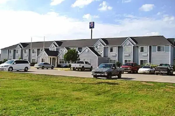 Photo 1 - Motel 6 McAlester, OK