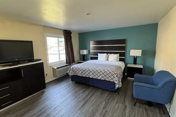 Photo 1 - Americas Best Value Inn New London Mystic