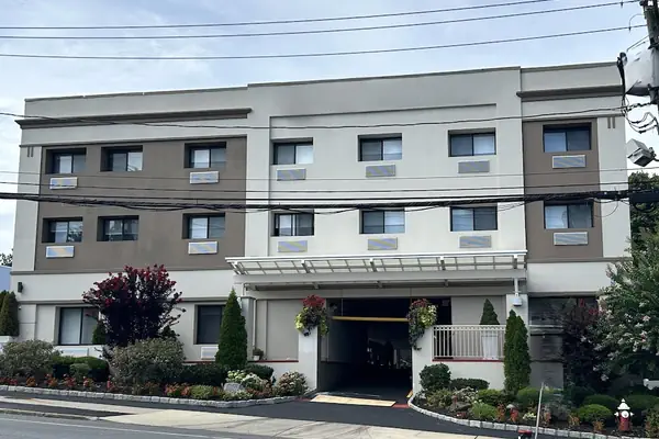 Photo 1 - Best Western Roslyn-Long Island Hotel