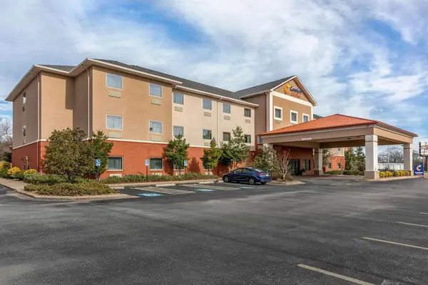 Photo 1 - Comfort Suites Batesville