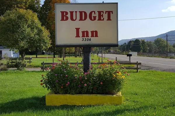 Photo 1 - Budget Inn