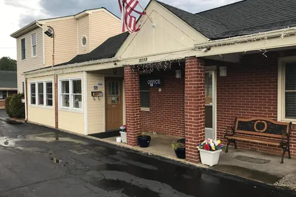 Photo 1 - Royal Inn Motel