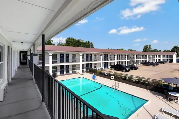 Photo 1 - Studio 6 Bryan, TX - University Area