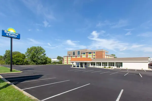 Photo 1 - Days Inn & Suites Grand Rapids Near Downtown