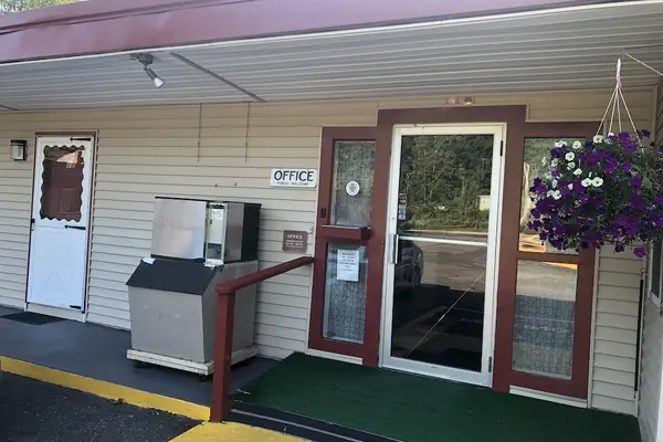 Photo 1 - Claremont Motor Lodge