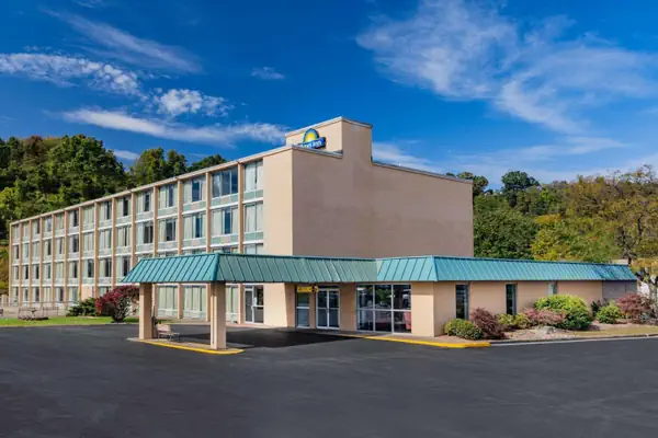 Photo 1 - Days Inn by Wyndham Cambridge