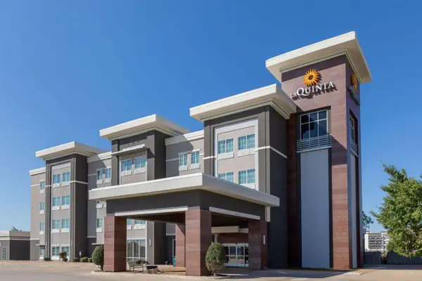 Photo 1 - La Quinta Inn & Suites by Wyndham Durant