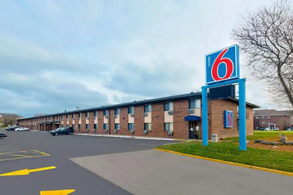 Photo 1 - Motel 6-Oak Creek, WI