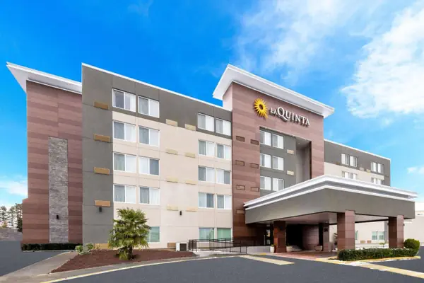 Photo 1 - La Quinta Inn by Wyndham Lynnwood