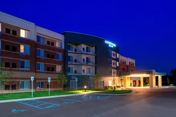 Photo 1 - Courtyard by Marriott Detroit Farmington