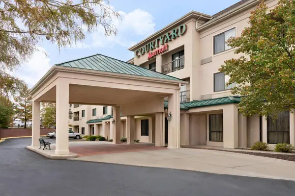 Photo 1 - Courtyard by Marriott Topeka