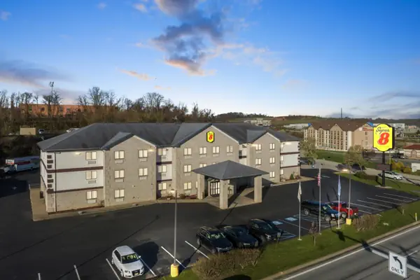 Photo 1 - Super 8 by Wyndham Uniontown PA