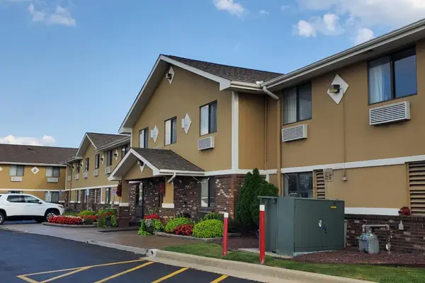 Photo 1 - Super 8 by Wyndham Sterling Heights/Detroit Area